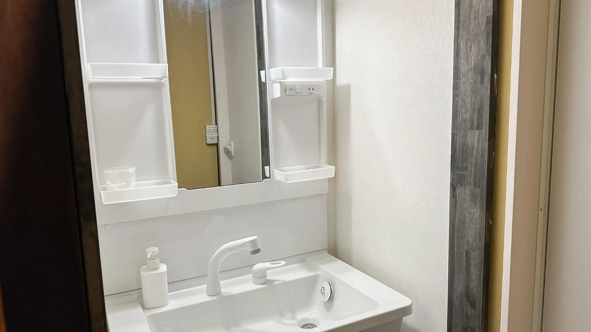 Apartament Travelerz Yokohama Demon Slayer House Japonia
